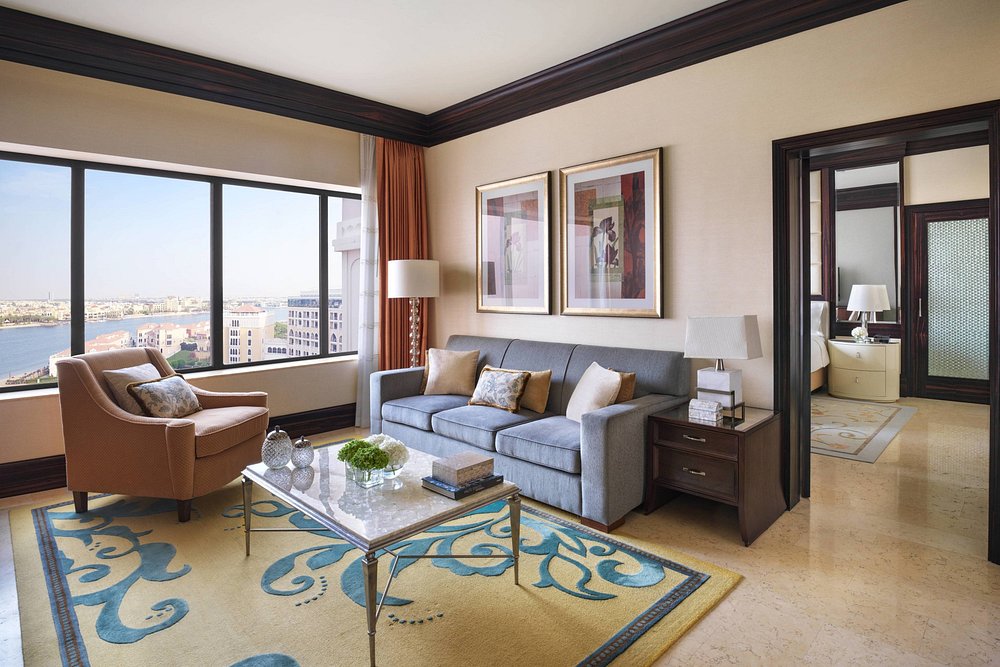 Столярная фабрика по индивидуальному заказу.